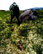 A "rub rock" with Charlie in the depression next to it.